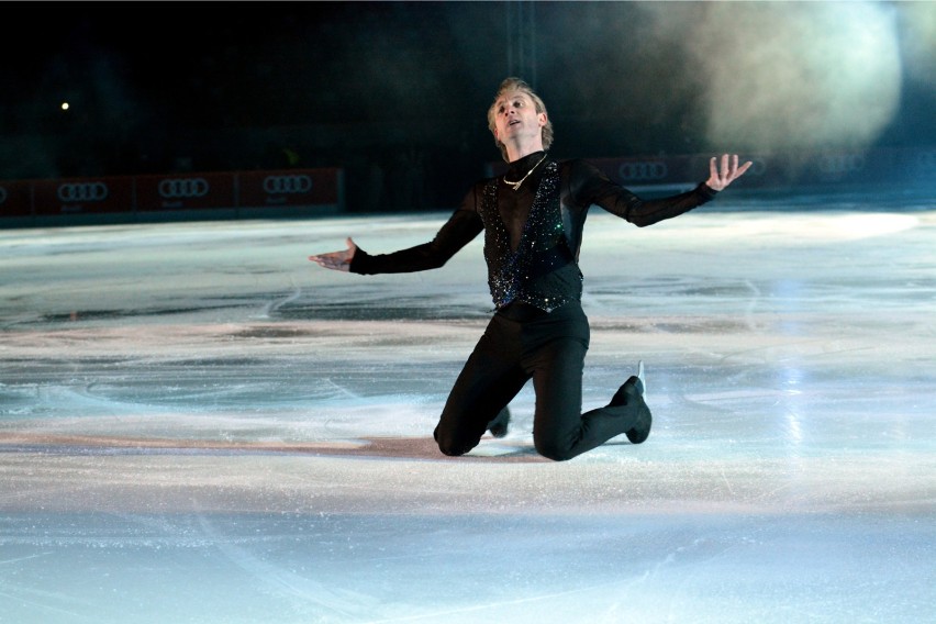 Kings on Ice. Popis łyżwiarskich umiejętności na Stadionie...