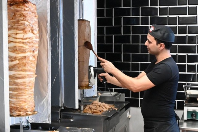 Zastanawiasz się, gdzie w Starachowicach zjesz najlepszego kebaba? Oto najlepsze lokale w Starachowicach polecane przez użytkowników Google.


>>>ZOBACZ NA KOLEJNYCH ZDJĘCIACH
