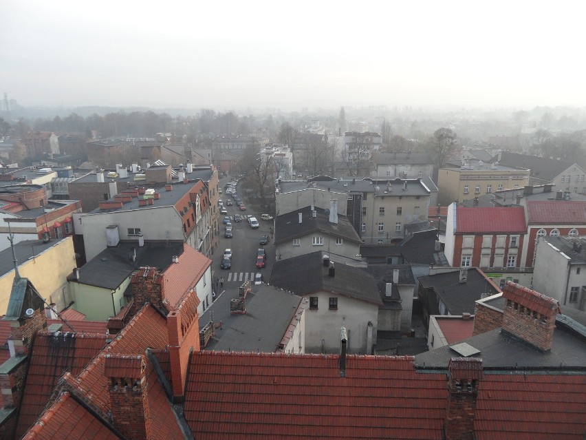 Widok z wieży ratusza w Tarnowskich Górach na rejon ulicy...
