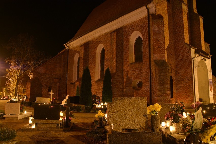 Cmentarze nocą w dniu Wszystkich Świętych w Sępólnie,...