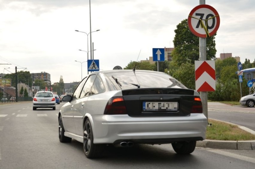 Kraków. Kierowcy jadący w stronę Nowej Huty muszą uważać na nowe znaki [ZDJĘCIA]