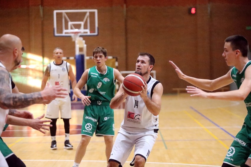 Koszykarze KS Basket Legnica wygrali ze SKM Zastal Zielona Góra , zobaczcie zdjęcia