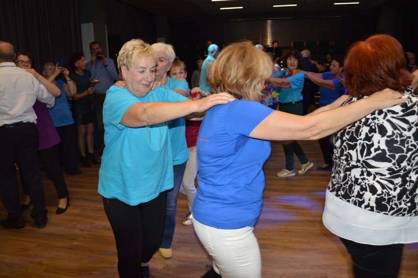 Potańcówka seniorów w Stalowej Woli na zakończenie Dni Seniora. Zobacz zdjęcia