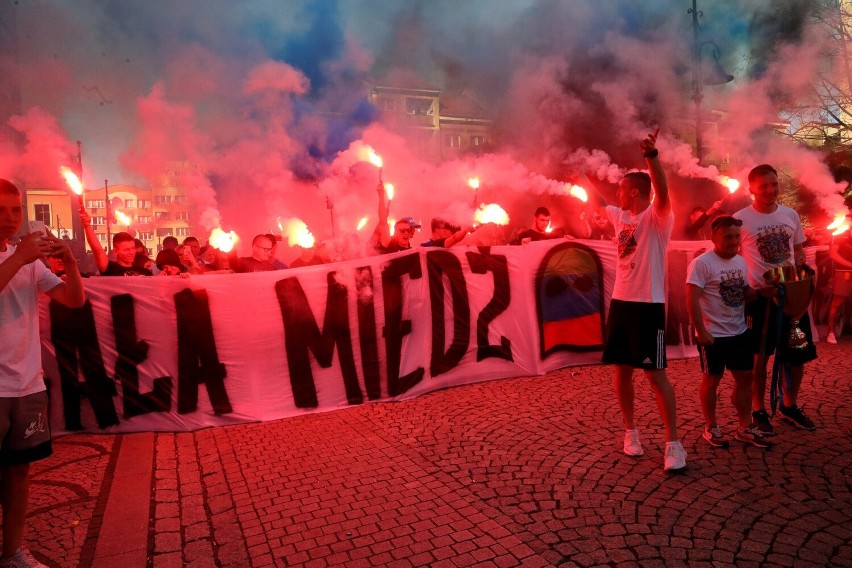Maj to miesiąc w którym drużyna Miedzi Legnica awansowała do Ekstraklasy Piłki Nożnej.