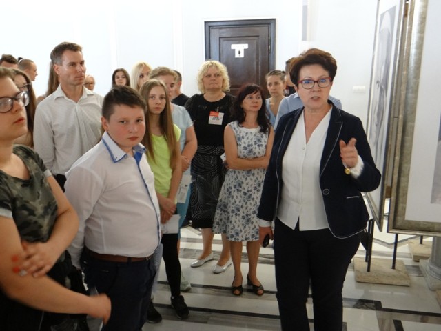 Aktorzy Teatru Źródło i uczniowie ZSG w Kodrębie z wizytą w Warszawie