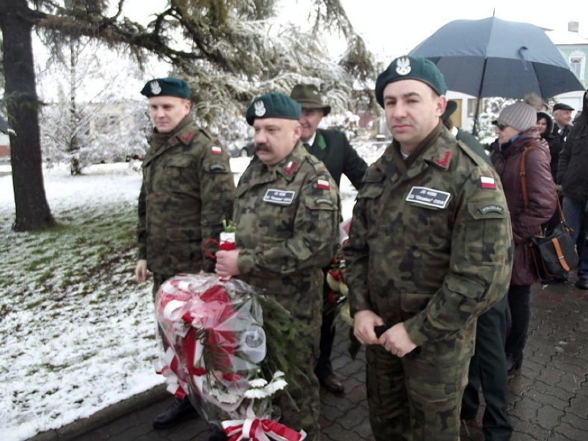 Po wysłuchaniu okolicznościowego przemówienia Jarosława...