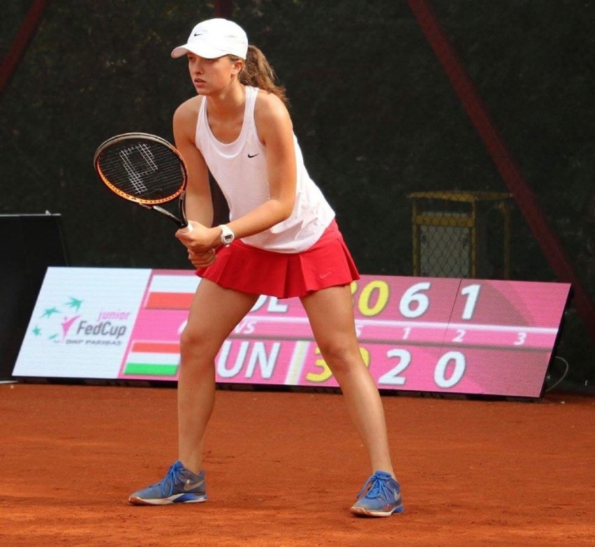 Iga Świątek podczas juniorskiego turnieju Fed Cup wygranego...