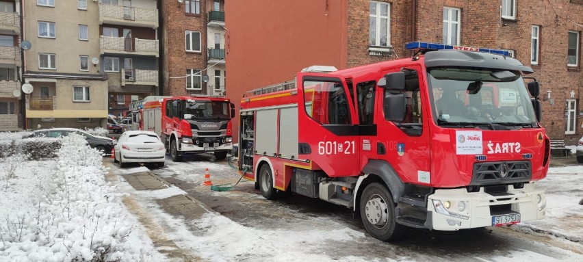 Katastrofalny pożar w budynku przy ul. Sobieskiego w Siemianowicach Śląskich. Jeden z mieszkańców zginął