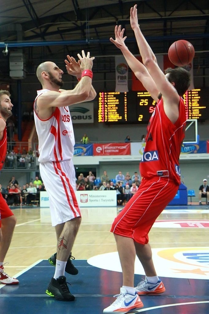 Polscy koszykarze pokonali zespół z Bałkanów 89:59. Najskuteczniejszy był Gortat (ZDJĘCIA)