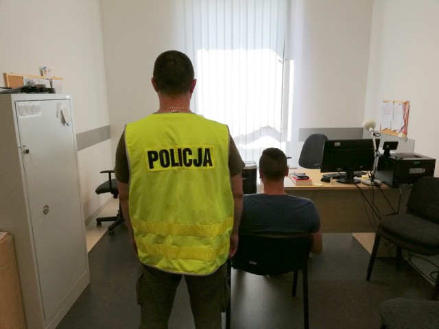 Policjanci szybko namierzyli wandala, który podpalił ołtarz i ukradł dzwonki z kościoła.