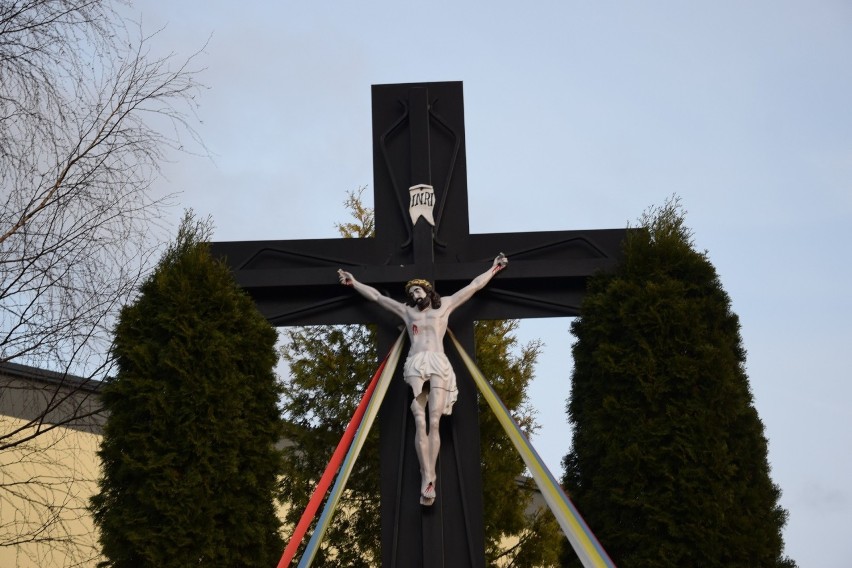 Wandale zniszczyli krzyż znajdujący się na Osiedlu...