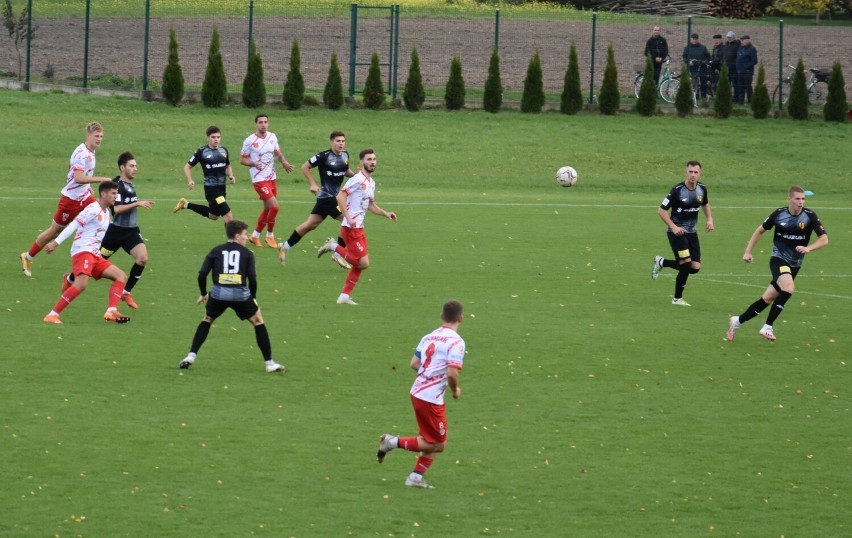 3 liga. Wiązownica przerwała serię porażek i zremisowała z Koroną II Kielce [ZDJĘCIA]