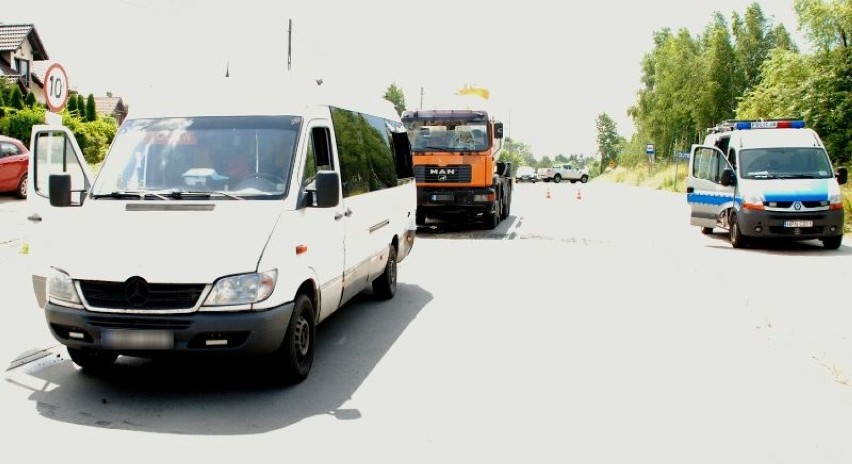 Bałdowo: samochód ciężarowy z betoniarką wjechał w tył busa! [NOWE ZDJĘCIA, AKTUALIZACJA]