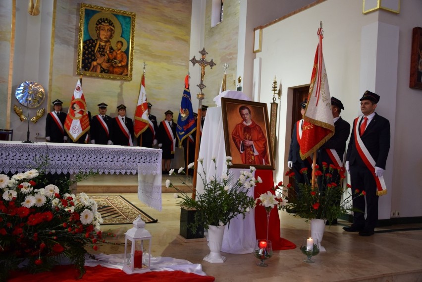 Człuchów. Wprowadzenie relikwii błogosławionego Jerzego Popiełuszki do parafii Matki Bożej Królowej Polski