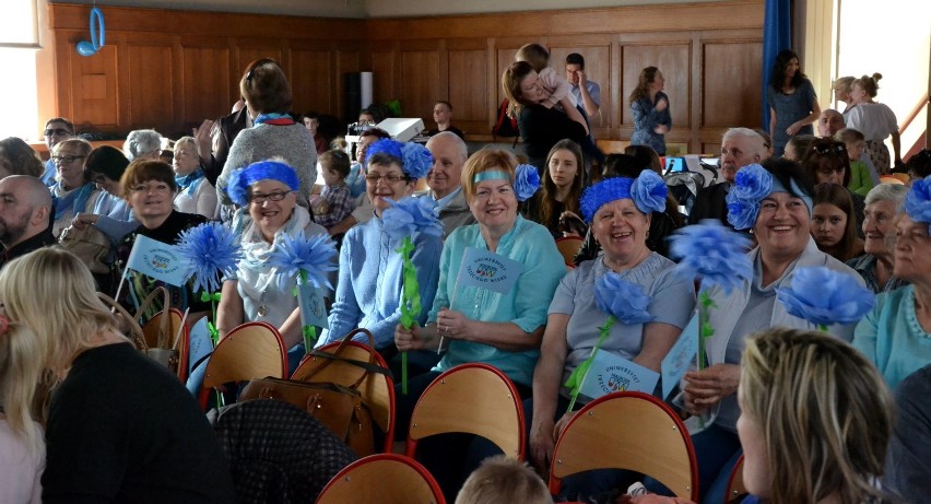 Koncert "Niebieskie dźwięki" w Malborku [ZDJĘCIA]. Zagrali i zaśpiewali dla osób z autyzmem