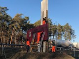Dekomunizacja przy gierkówce koło Piotrkowa - zdemontowano Pomnik Czynu Żołnierskiego