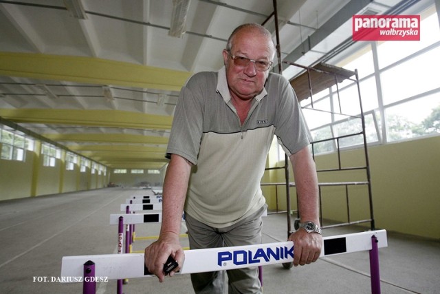 Stanisław Grędziński, w przeszłości wybitny lekkoatleta, a obecnie trener Lekkoatletycznego Klubu Sportowego Górnik Wałbrzych i ceniony inżynier budownictwa