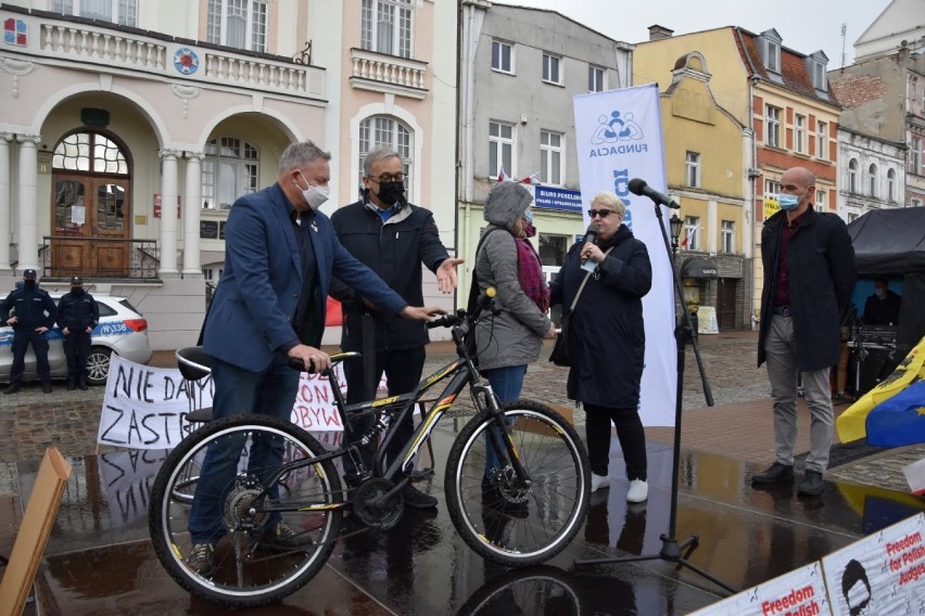 W Wejherowie rozdawali za darmo rowery. Fundacja "Już pomagam" zorganizowała akcję "Podaruj rower"