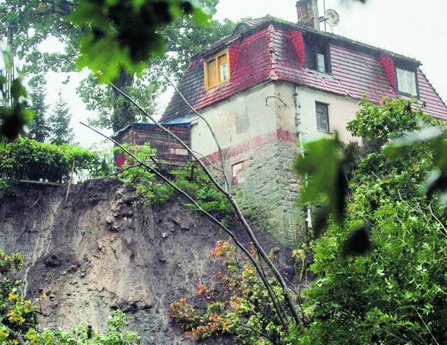 Piętnastometrowa skarpa w Uniejowicach runęła do rzeki