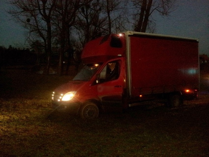 Policjanci zatrzymali mężczyznę, który wsiadł do samochodu i...