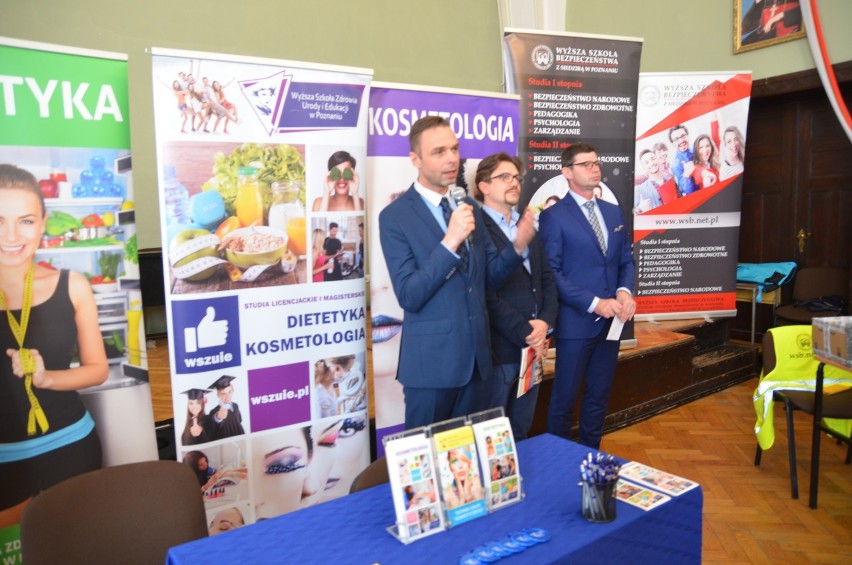 Pierwsze Akademickie Targi Edukacyjne w Gnieźnie z udziałem 13. uczelni wyższych