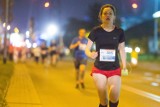 Nocny Bieg Świętojański z PKO Bankiem Polskim. Ponad 3,5 tysiąca biegaczy sprawdzi się na ulicach Gdyni w nocnej scenerii miasta