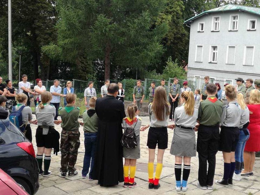 Wałbrzyscy harcerze modlili się w intencji ofiar i poszkodowanych w Suszku