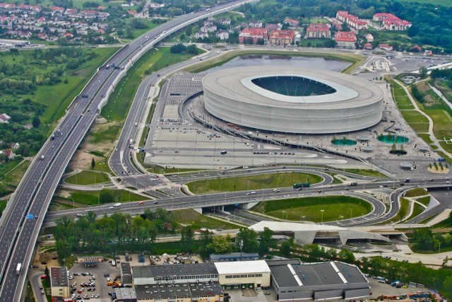 Stadion Miejski we Wrocławiu ma już 11 lat, a inwestycji w jego sąsiedztwie nadal brakuje