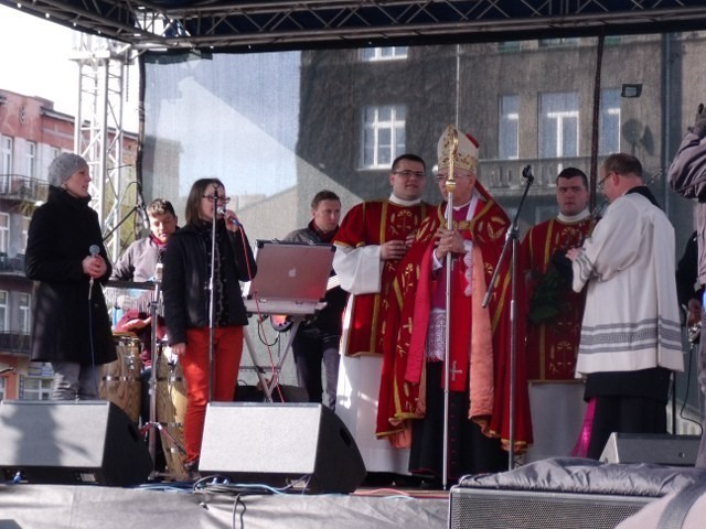 Częstochowa: Abp Wacław Depo przewodniczył obchodom Niedzieli Palmowej i Światowego Dnia Młodzieży
