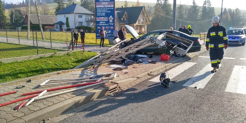 Wypadek na "chyżniance". Auto wjechało w przejście dla pieszych [ZDJĘCIA]