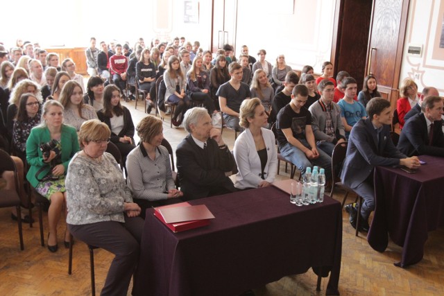 II LO im. E. Plater. Podpisanie umowy z Narodowym Centrum Badań Jądrowych.