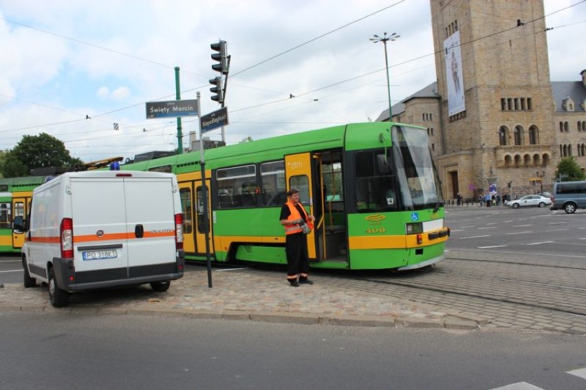 Wykolejona „18-tka” zablokowała tramwaje przy Kaponierze