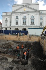 Wykopaliska na rynku w Kaliszu. Archeolodzy znaleźli cenne monety [FOTO]