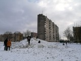 Zima 2021 w Tomaszowie Mazowieckim. Zadowolone dzieci oblegają górki w całym mieście [ZDJĘCIA]