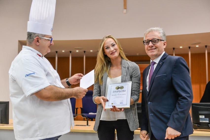 Karolina Piechocińska, zwyciężczyni w kategorii Kelner Roku  w plebiscycie "Dziennika Bałtyckiego" Mistrzowie Smaku