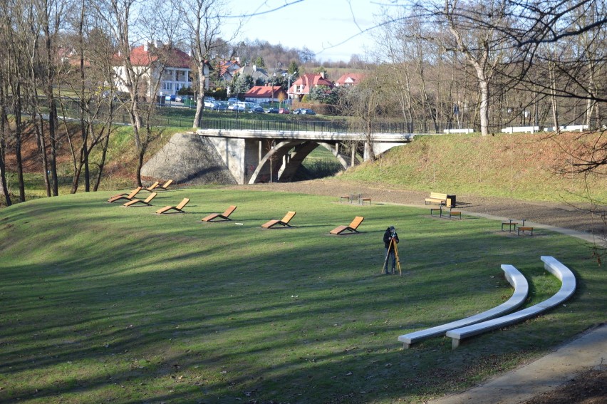 Nowy Wiśnicz. Park 400-lecia prawie gotowy. Jedną z atrakcji ścieżka edukacyjna z makietami zamków