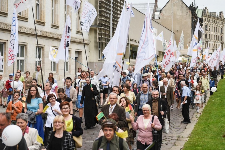 Marsz dla Życia w Poznaniu: Z rodziną najlepiej [ZDJĘCIA, WIDEO]