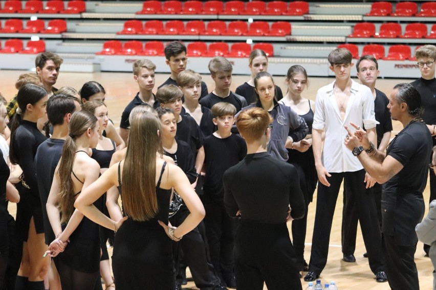 Tancerze szkolili się w Arenie Lodowej. Szkolenie poprowadził ukraiński tancerz Slavik Kryklyvyy [ZDJĘCIA]