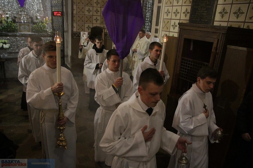 Wielki Czwartek, Msza święta Krzyżma w katedrze we...