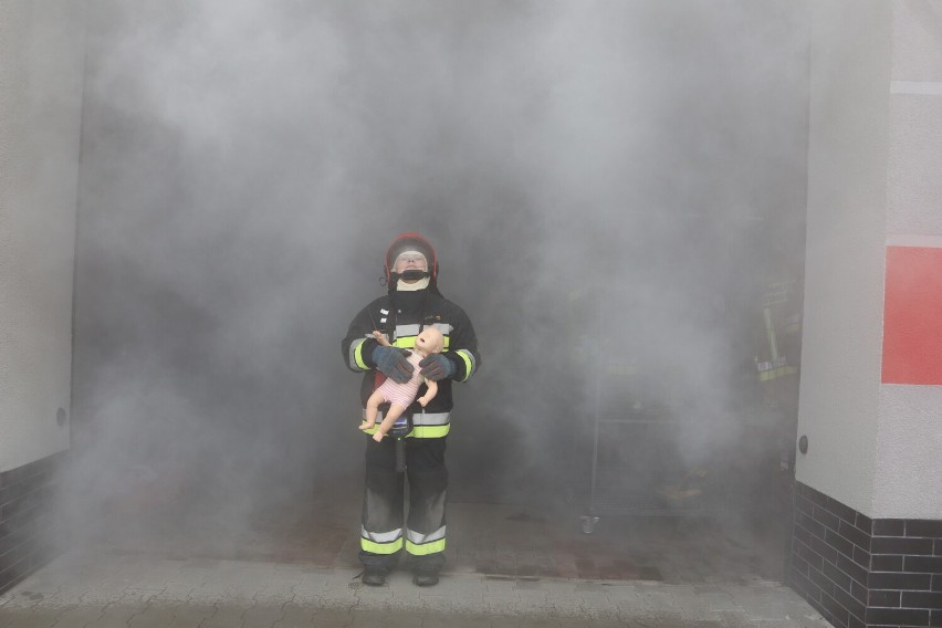 11-letni Bartek na jeden dzień został strażakiem w KP PSP w Złotowie. Jak wyglądała jego służba?