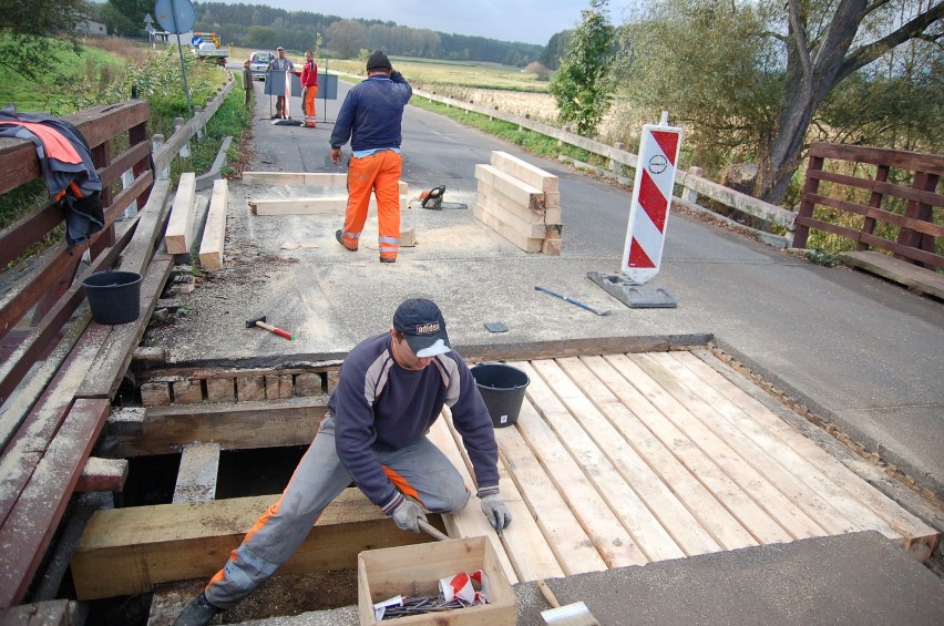 Zbąszyń. Most w Strzyżewie. Remont przejścia. [ZDJĘCIA]