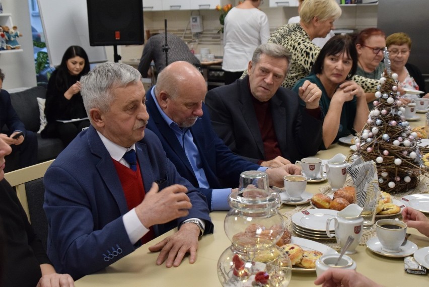 "Senior plus" - nowe rozdanie. Minister Maląg i wojewoda Wielkopolski z wizytą w Czerniejewie