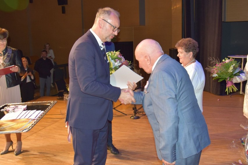 Siedemnaście par otrzymało medale za długoletnie pożycie...