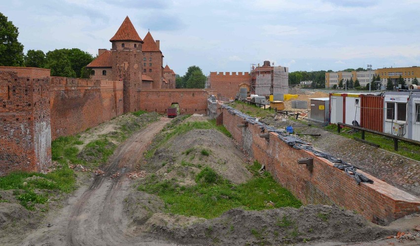 Trwa odbudowa historycznego wejścia do krzyżackiego zamku w Malborku