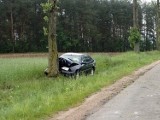 Grądy Małe - Jedwabne: Wypadek. Toyota uderzyła w drzewo
