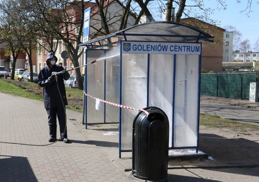 Przystanki autobusowe zdezynfekowane. Czy to bezpieczne?