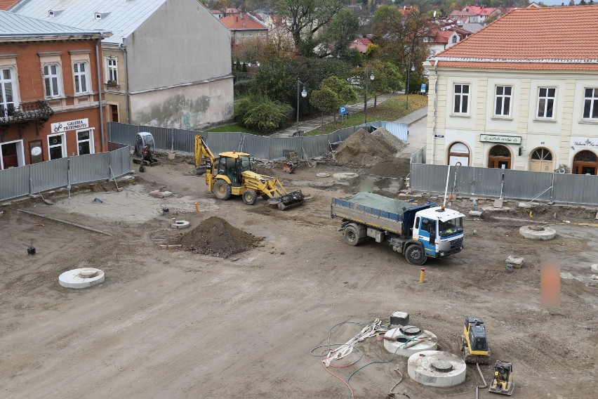 Trwa remont rynku w Jarosławiu. Rynek zmienia się z dnia na dzień! [ZDJĘCIA]