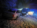 Sypnęło śniegiem w Koszalinie i regionie. Zderzenie aut przy ul. Zwycięstwa w Koszalinie