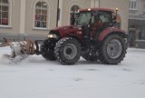 Zima 2021. Śnieżyca w Gnieźnie: duże utrudnienia na drogach! Bywa niebezpiecznie