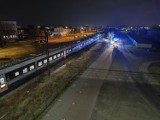Śmiertelny wypadek na torach w Stalowej Woli - pociąg potrącił kobietę. Jak doszło do tragedii?